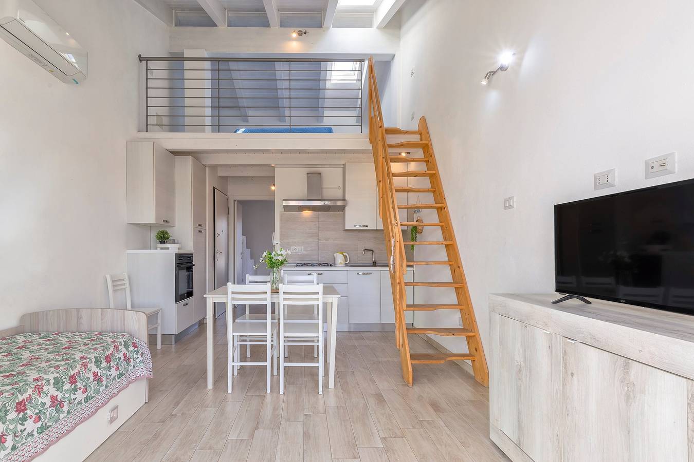 Apartamento entero, Apartamento "First de Loft" con Wi-Fi, A/C y balcón in Trinità d'Agultu e Vignola, Olbia-Tempio