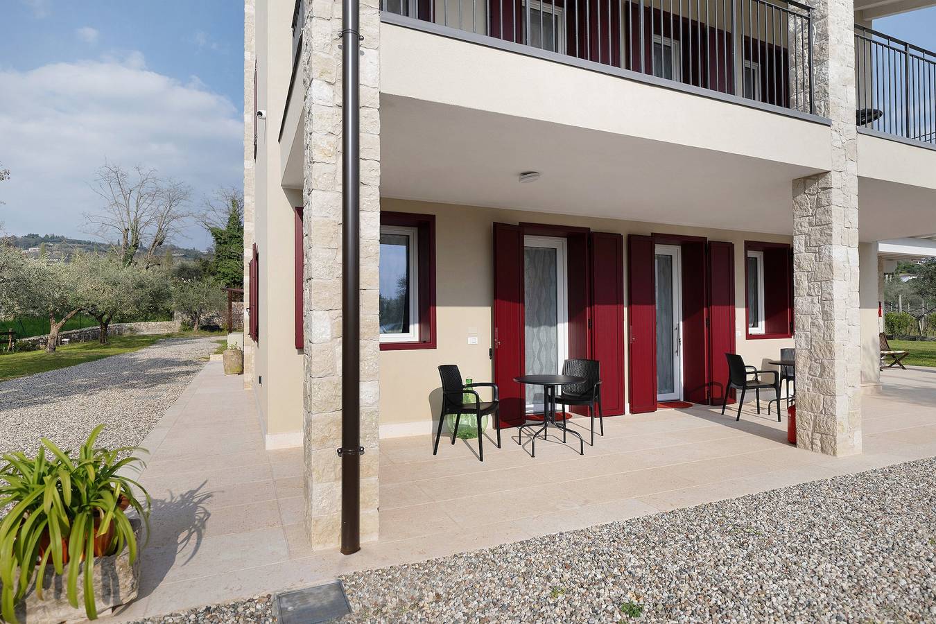 Appartement entier, Appartement 'Giglio' avec terrasse privée, jardin commun et climatisation in Bardolino, Montagnes autour du lac de Garde