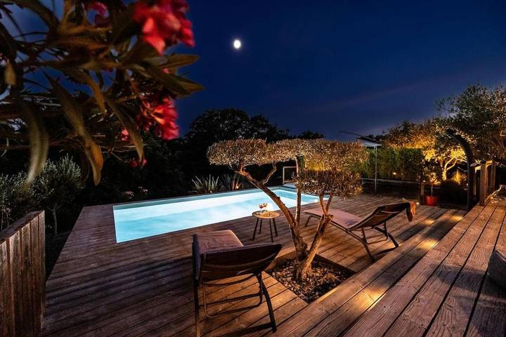 Maison de vacances pour 8 personnes, avec Terrasse et Jardin ainsi que Piscine et Vue à Saint-Alban-Auriolles