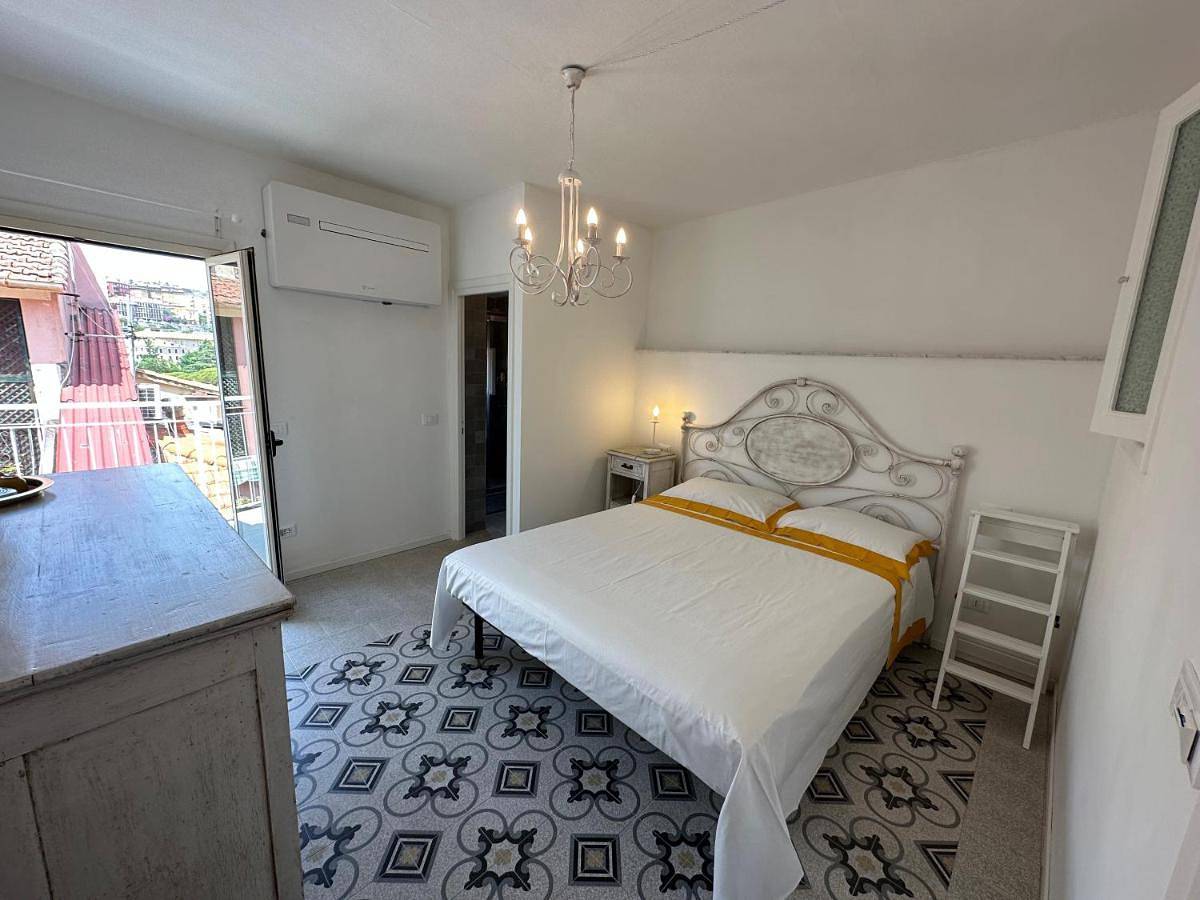 Favolosa stanza gialla con terrazzino vista mare Mottino23 in Lerici, Commune de Lerici