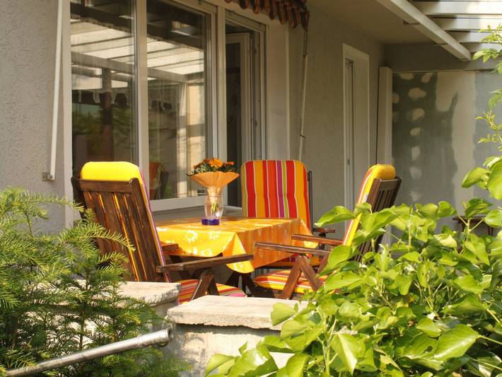 Ganze Ferienwohnung, Ferienwohnung Niedermoosen - Ferienwohnung 72 qm für 2-6 Personen mit 2 Schlafzimmern und Terrasse in Riedering, Chiemgauer Alpen