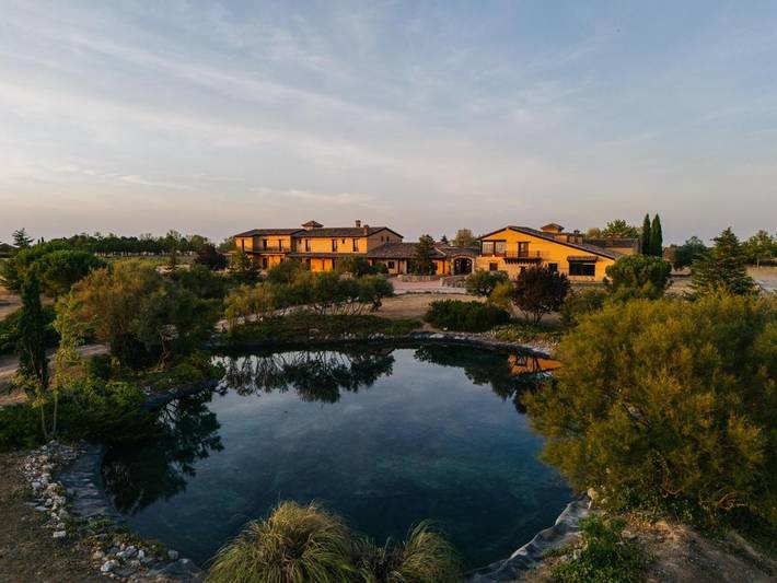 Hotel para 2 personas, con vistas además de jardín y terraza en Tiedra