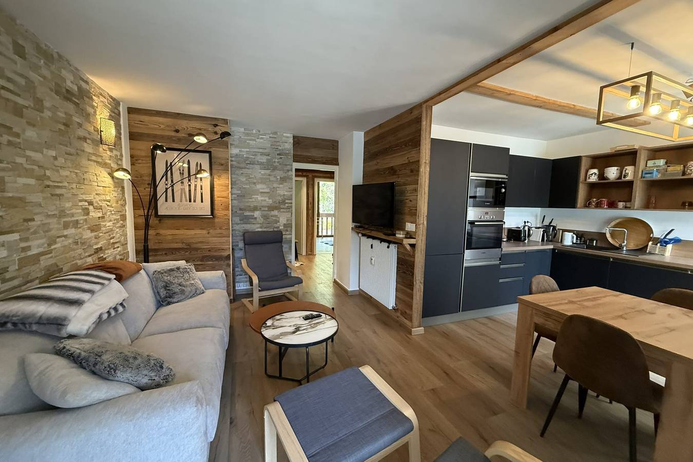 Ganze Wohnung, Ferienwohnung für 6 Personen mit Balkon in Péone, Nizza und Umgebung