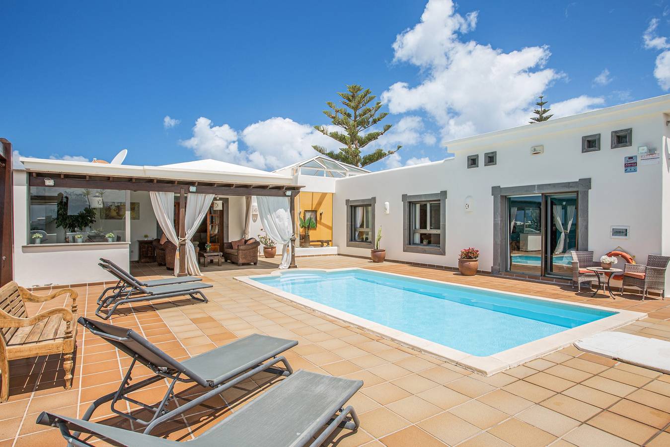 Holiday Villa Capricho with Sea & Mountain View & Pool in Montaña Roja, Yaiza