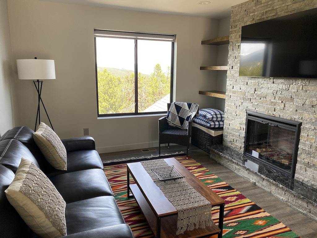 Luxury Home, Lake & Mountains View around in Arapaho and Roosevelt National Forests