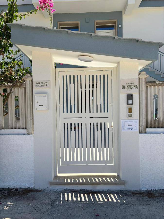 Location de vacances pour 2 personnes, avec Terrasse ainsi que Jardin et Vue à Pulsano