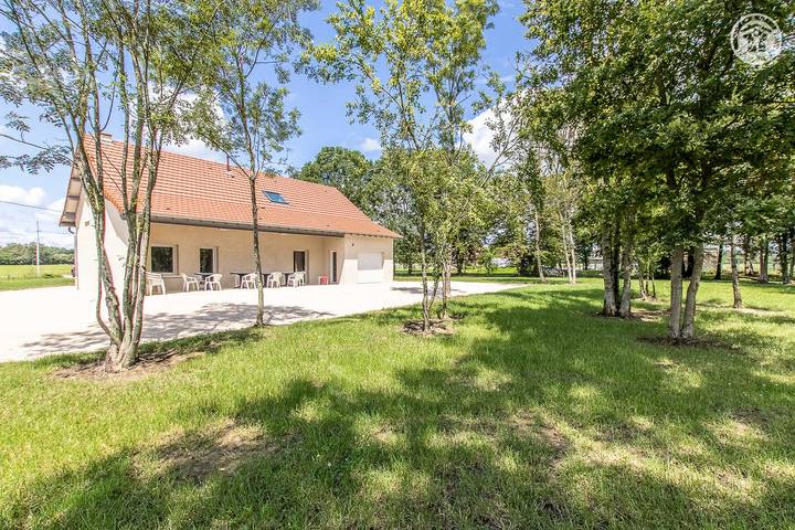 Gîte pour 11 personnes, avec Terrasse et Jardin dans Saône-et-Loire