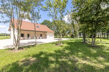 Gîte pour 11 personnes, avec terrasse et jardin à Serley