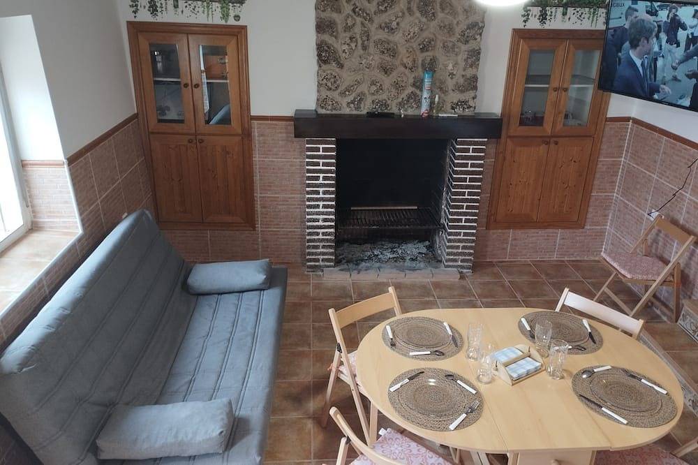 Entire apartment, Pleasant apartment with Ac in Sege in Yeste, Albacete Province