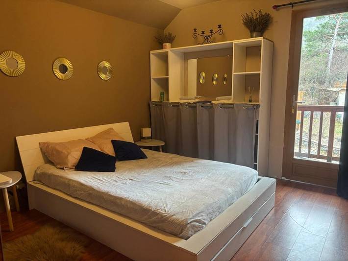 Chambre d’hôte pour 2 personnes, avec jardin et vue, animaux acceptés dans Lac de Serre-Ponçon