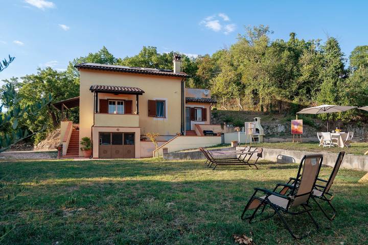 Maison de vacances 'Soggiorno dell'artista' avec vue sur le lac, Wi-Fi et climatisation in Terni, Valnerina