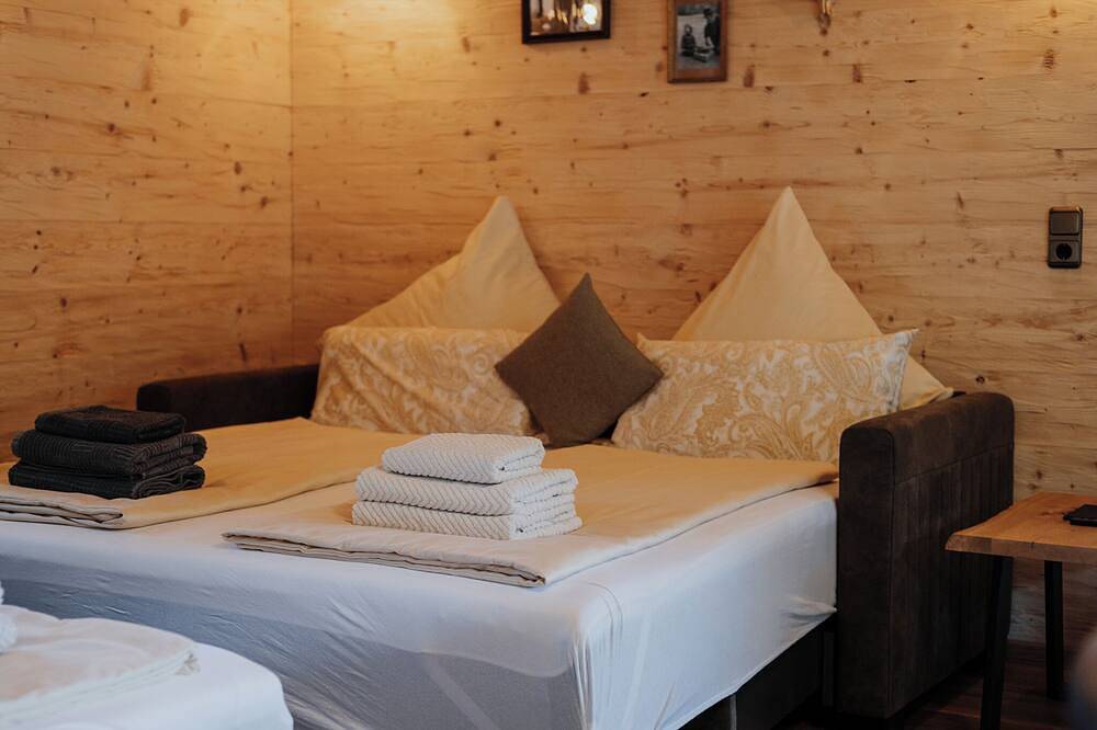 Ganze Wohnung, Modernes Chalet mit Whirlpool in Bayerbach, Bayerische Golf und Thermenland