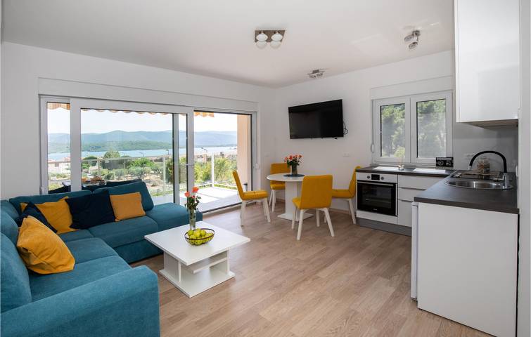 Ganze Ferienwohnung, Apartment mit Meerblick, Terrasse, Küche und WLAN – 1 km zum Strand in Klek, Dubrovnik-Neretva