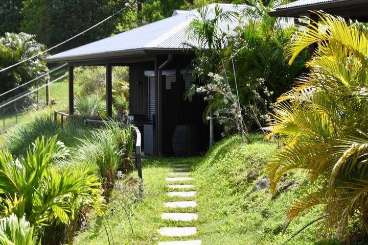 Gîte pour 4 personnes, avec vue ainsi que piscine et jardin à Case-Pilote - 4
