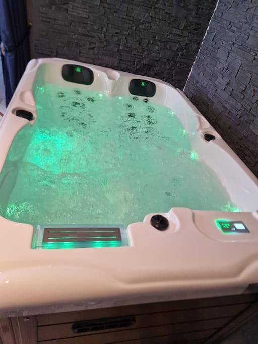 Appartement entier, Gîte avec jacuzzi privatif in Solre-le-Château, Avesnes-sur-Helpe