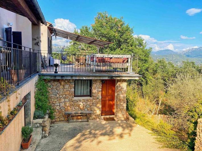 Gîte pour 4 personnes, avec Balcon et Terrasse ainsi que Jardin et Vue à Châteauneuf-Villevieille