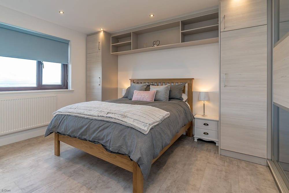 Four Bedroom Holiday Home With Views Over Cardigan Bay | Ty-Mari in Harlech, Snowdonia