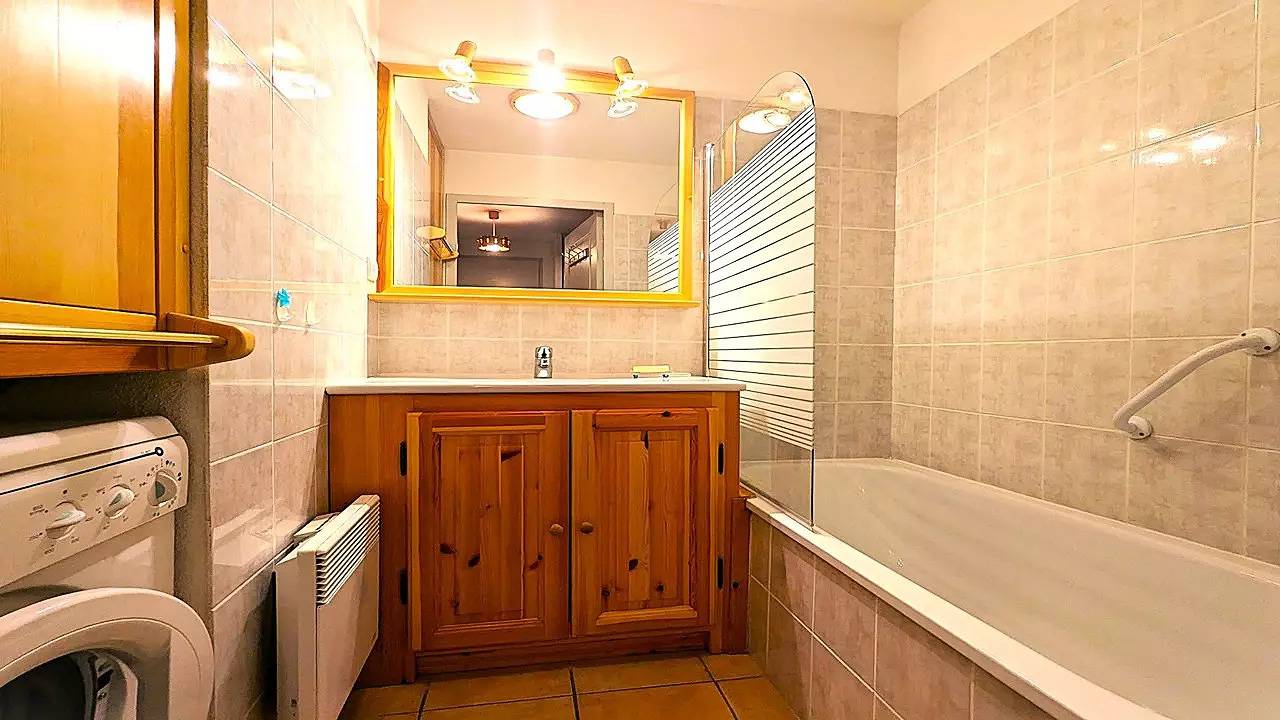 Appartement entier, Grand appartement confortable 4/6 personnes in Puy-Saint-Vincent, Parc national des Écrins