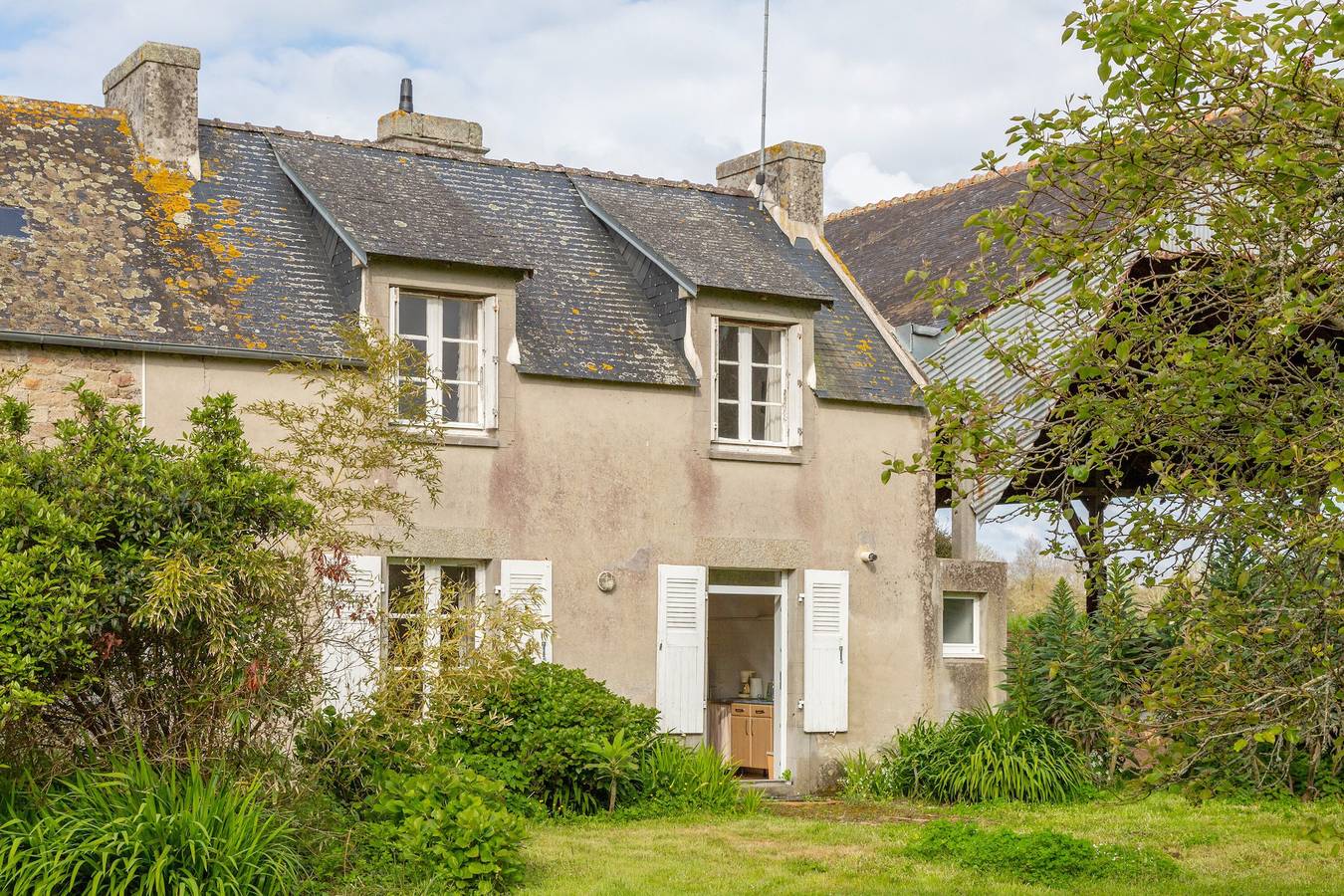 Petite Maison Plage 5min En Voiture avec Terrasse Privée et Jardin Privé in Plobannalec-Lesconil, Côte de Cornouaille