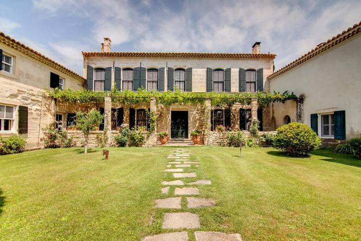 Hôtel pour 2 personnes, avec jardin et piscine, animaux acceptés dans Le Sambuc - 3