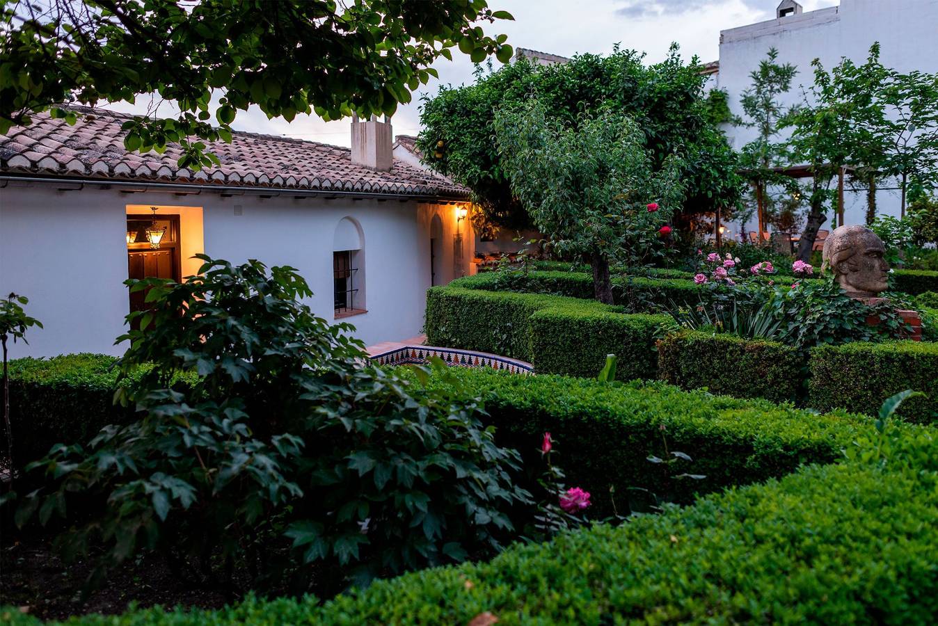 Entire apartment, Magnificent 4 Bd house with private pool. Carmen del Cipres. in Granada, Granada Province