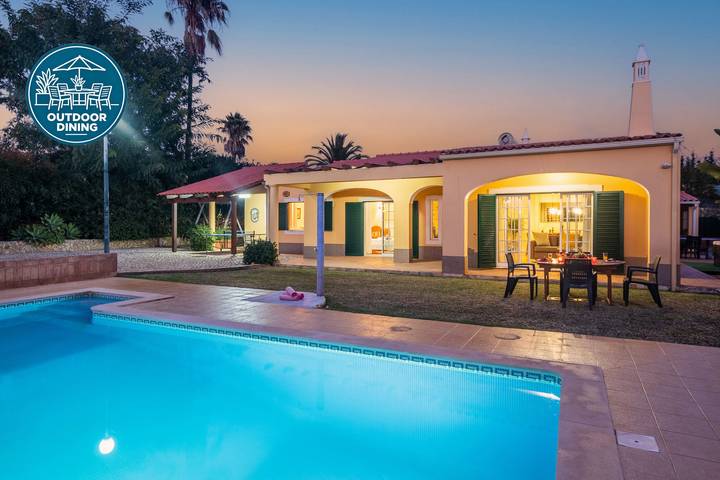 Chalet para 7 personas, con Jacuzzi además de Terraza y Jardín en Algarve