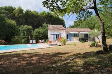 Gîte pour 6 personnes, avec jardin et terrasse à Mérindol