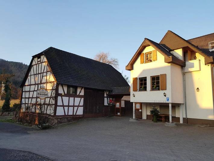 Hotel, mit Terrasse und Garten in Alzenau