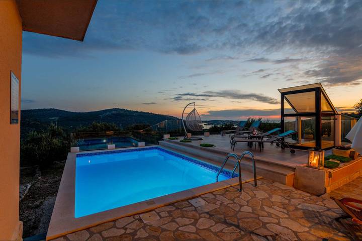 Villa für 6 Personen, mit Terrasse in Rogoznica