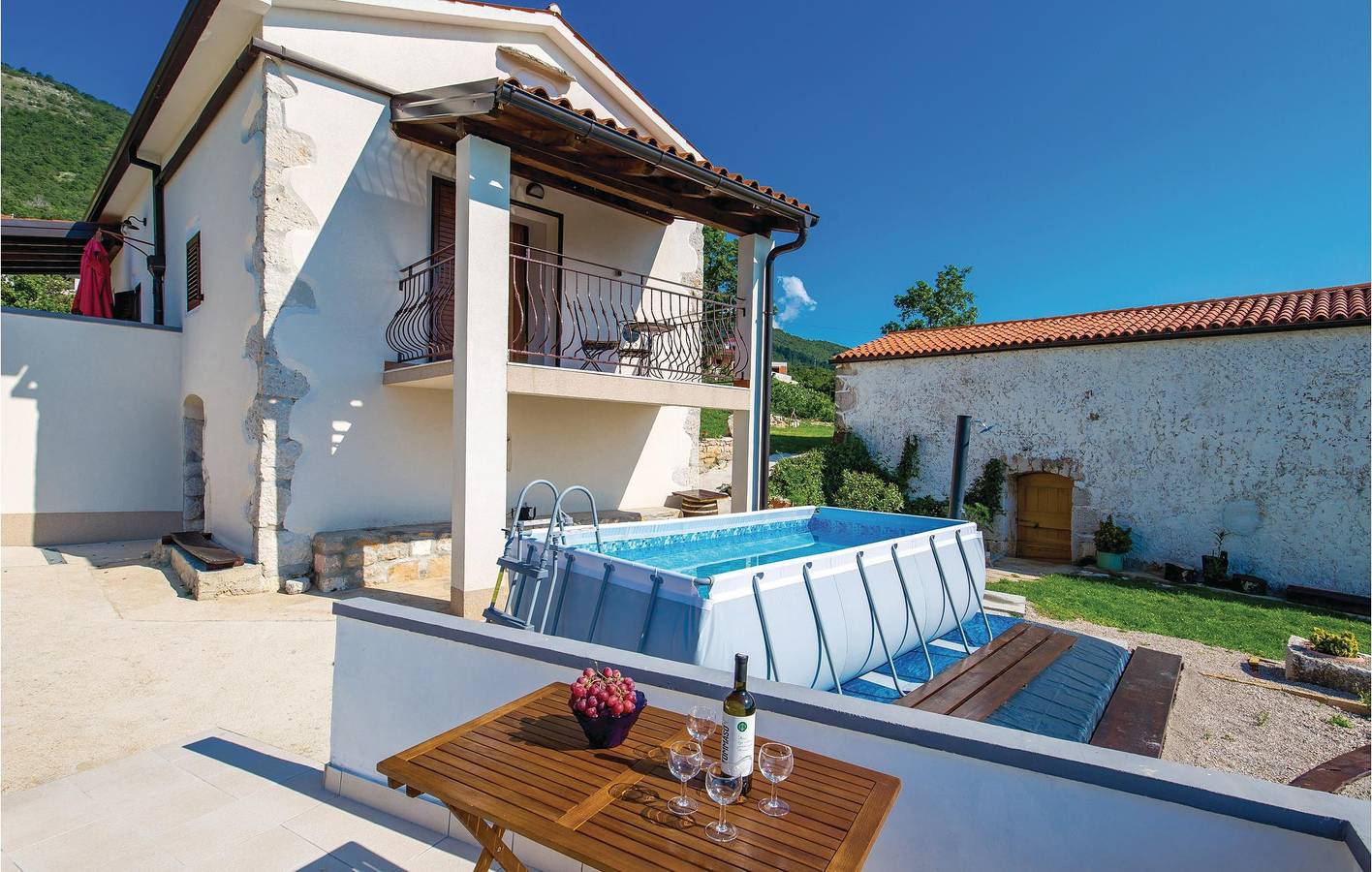 Reizende 2-Zimmer-Wohnung mit Pool, Terrasse und WLAN – 1,5 km vom Strand von Brsec entfernt in Moscenicka Draga, Primorje-Gorski Kotar