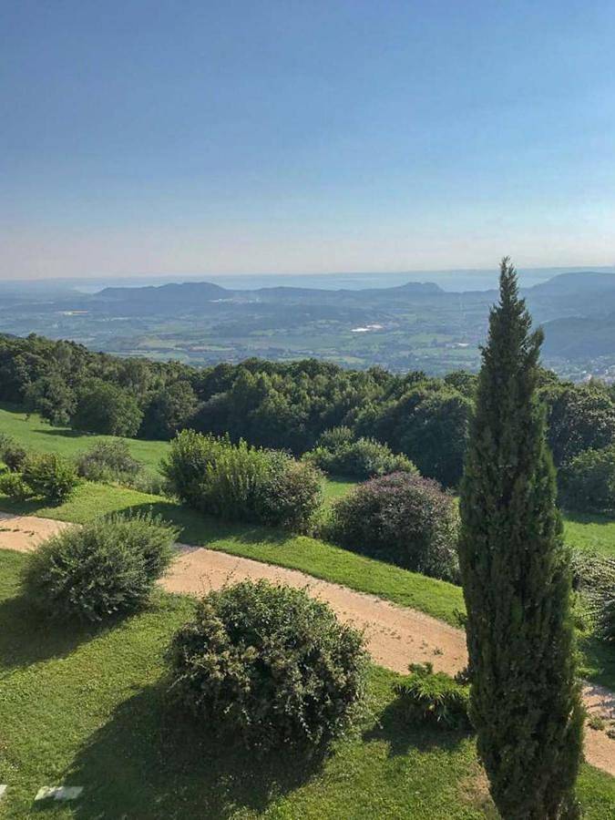 Villa per 10 persone, con giardino e panorama nonché vista lago in Caprino Veronese