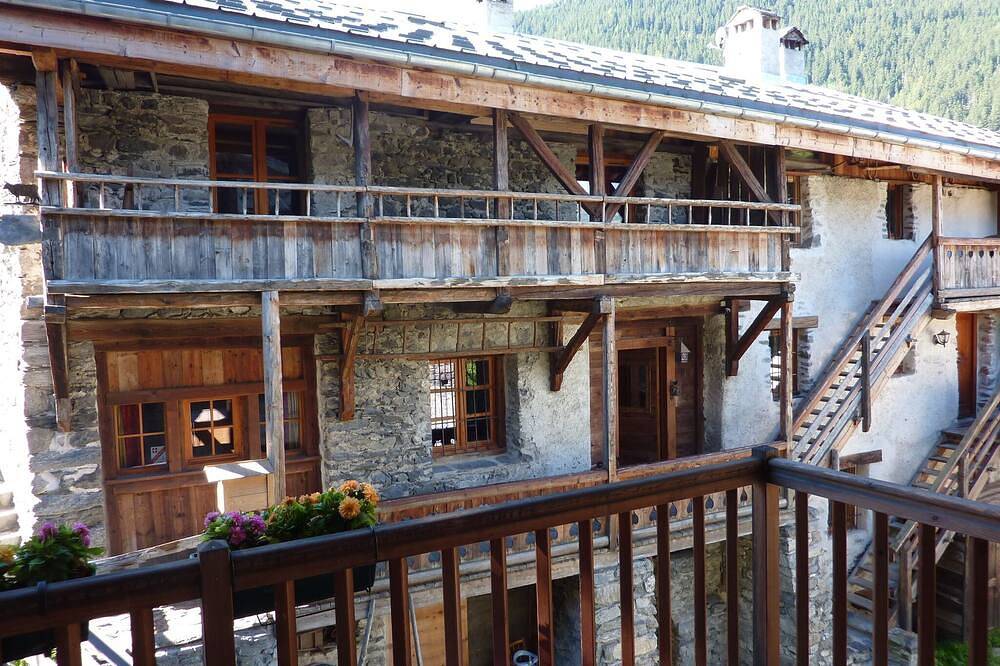 Chalet Farm La Laiterie 200m walking to ski lift Peisey-Vallandry Paradiski in Parque Nacional de Vanoise