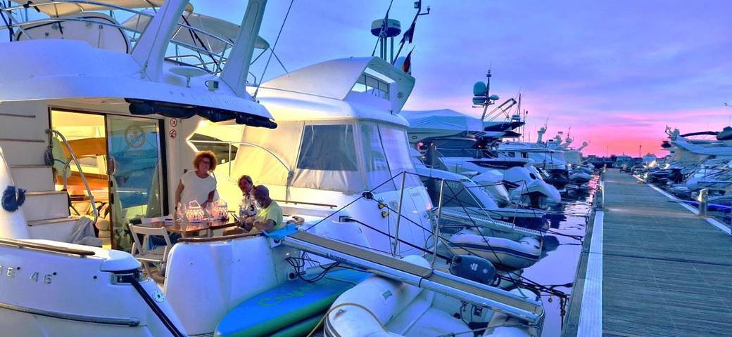 Boot für 4 Personen, mit Seeblick und Pool sowie Garten und Ausblick in Kroatien