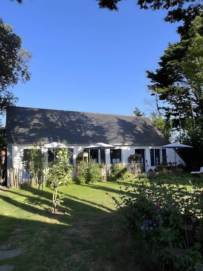 Bed and Breakfast 'Chambre 3 Coté Golfe' with Private Terrace, Shared Garden and Wi-Fi in Kerjouanno, Arzon