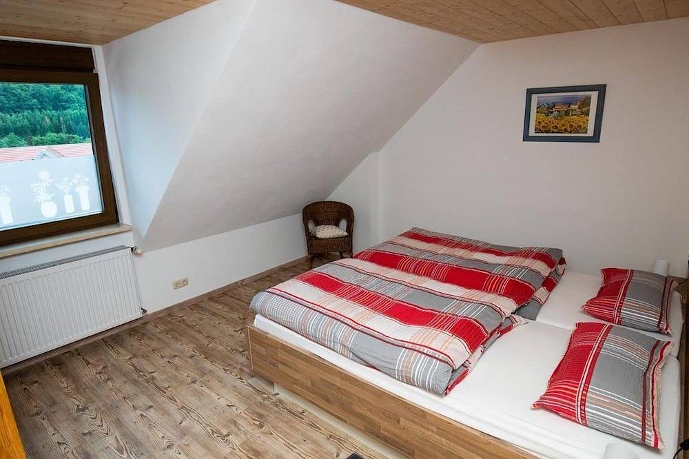 Ganze Wohnung, Ferienwohnung Ehrenbergblick Dg - Ferienwohnungen Schmitt in Seiferts, Ehrenberg