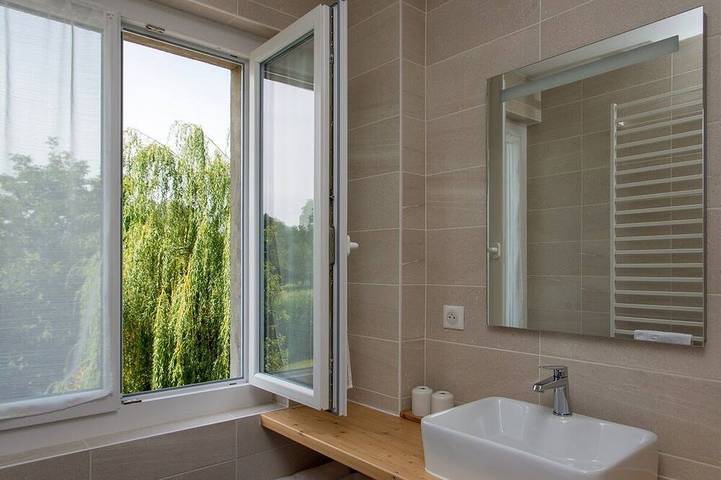 Amodo Lodge - Jaro Room in Saint-Paul-en-Chablais, Thonon-les-Bains region