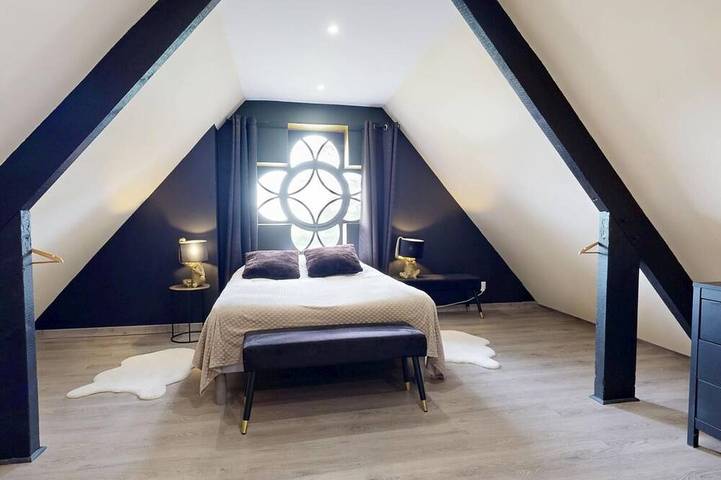 Gîte pour 20 personnes, avec Balcon ainsi que Jardin et Piscine à Saint-Planchers - 4