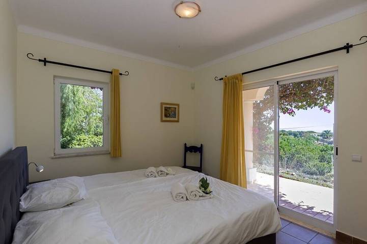 Villa pour 10 personnes, avec jacuzzi ainsi que jardin et balcon à Ferragudo - 2