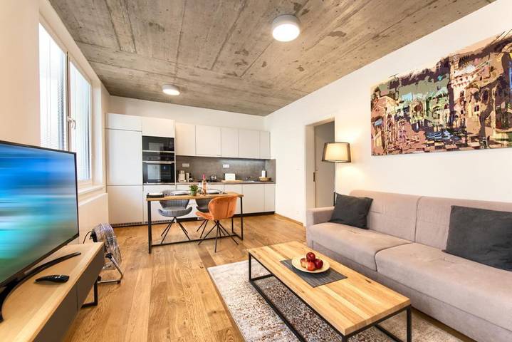 Loft dla 4 osób, z balkon i jacuzzi w Praga