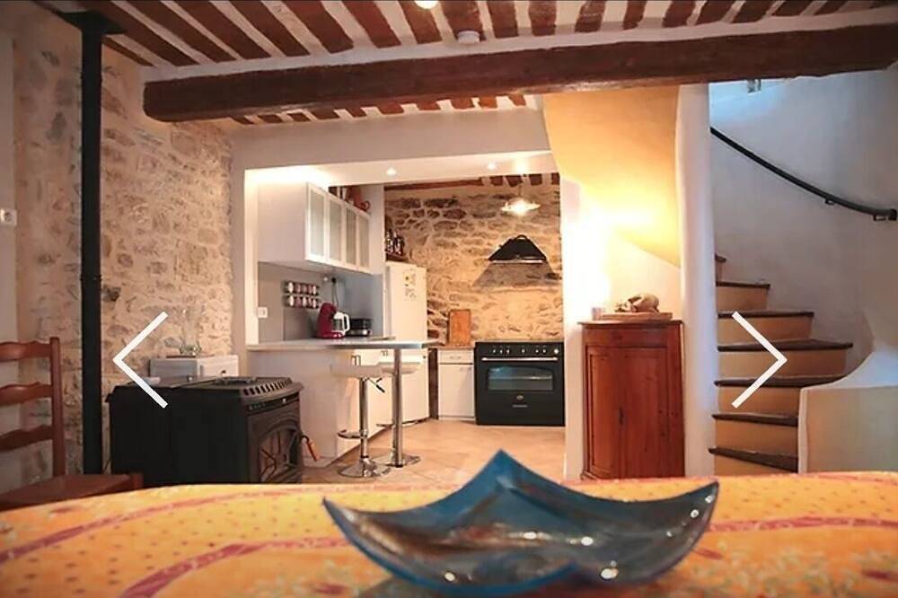 Village house with roof terrace. in Tavel, Region de Nimes