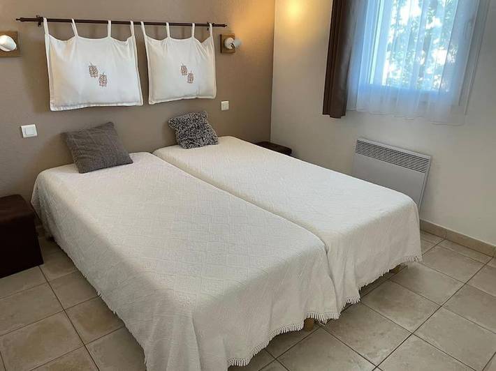 Location de vacances pour 4 personnes, avec piscine ainsi que vue et terrasse à Cabrières-d'Avignon - 4