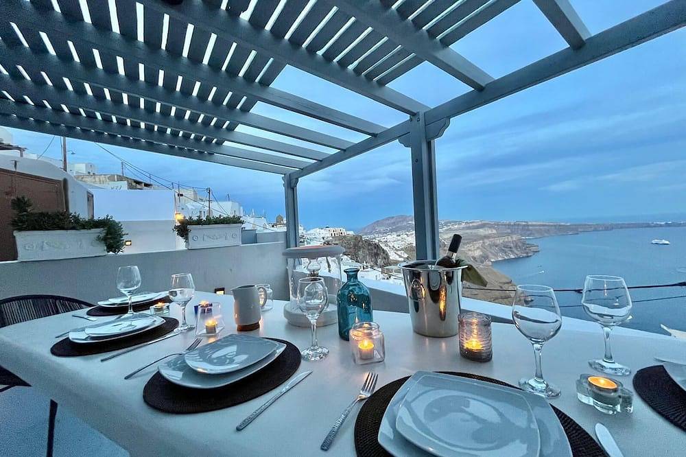 Location,Location,Location,Private Pool, Caldera Views to infinity, daily clean in Imerovigli, Santorini