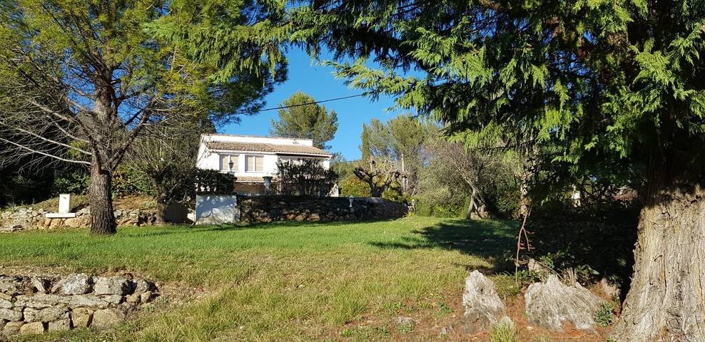 Gîte pour 6 personnes, avec terrasse ainsi que piscine et jardin à Flayosc - 2