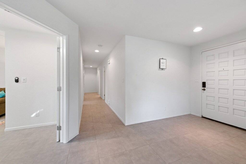 ★Luxury 2 Bdrm + 2 Bdrm - within Monterey Country Club - Pool/Hot-tub Patio Bbq★ in Palm Desert, Coachella Valley