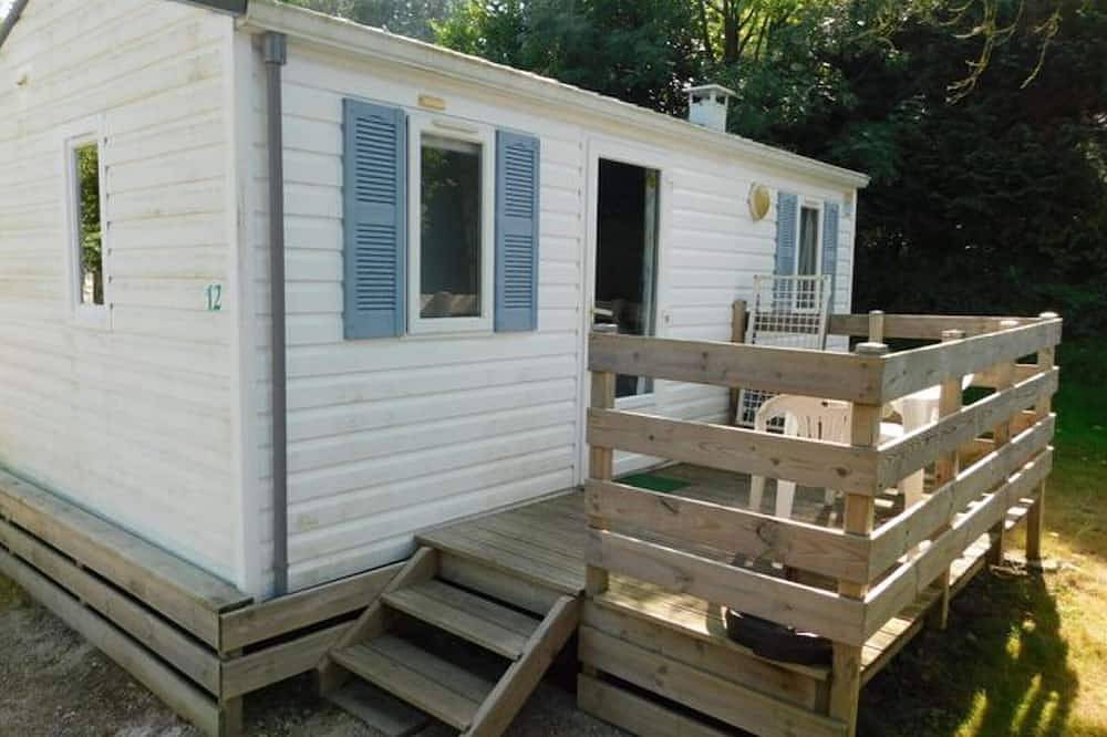 Mobile home with terrace for 4 people in Guégon, Pontivy region