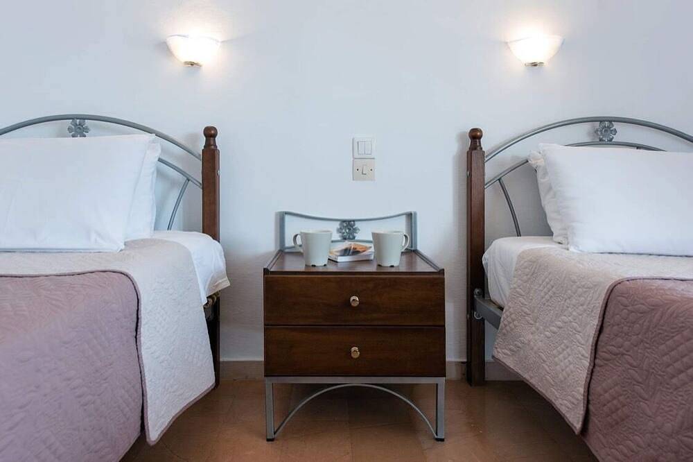 Ganze Wohnung, Modern 2 bedroom fully furnished apartment over looking the harbour of Kassiopi in Kassiopi, Korfu