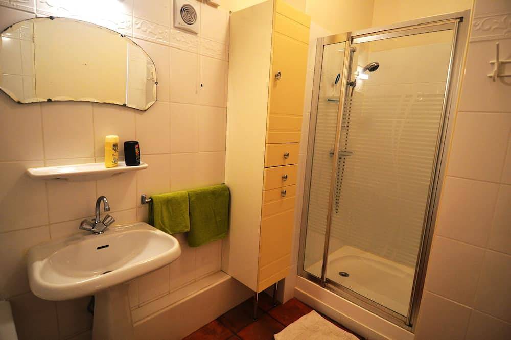 Holiday home for 2 - 45m² - quiet green area - large swimming pool in Souillac, Lot