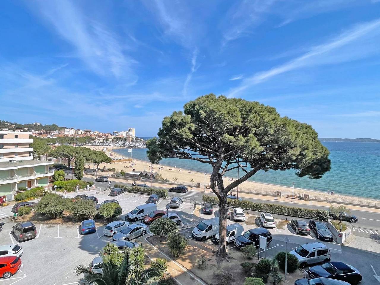 Entire apartment, Mit Blick auf das Wasser in Sainte-Maxime, Mediterranean Coast (France)