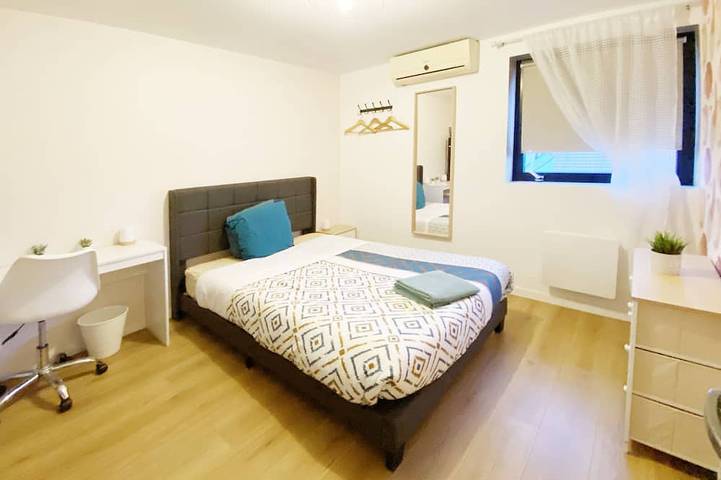 Appartement entier, A4 - Appart 15 pers • Antony-Orly • Clim • Parking in Antony, Hauts-de-Seine