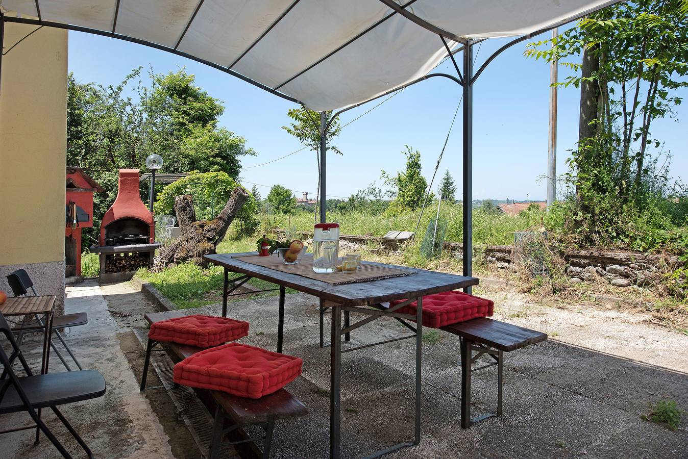 Entire apartment, Holiday Home 'Beautiful Tagliolo' with Private Garden and Wi-Fi in Tagliolo Monferrato, Alessandria Province